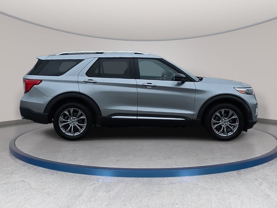 Used 2022 Ford Explorer Limited w/ Equipment Group 301A AWD/4WD image 4