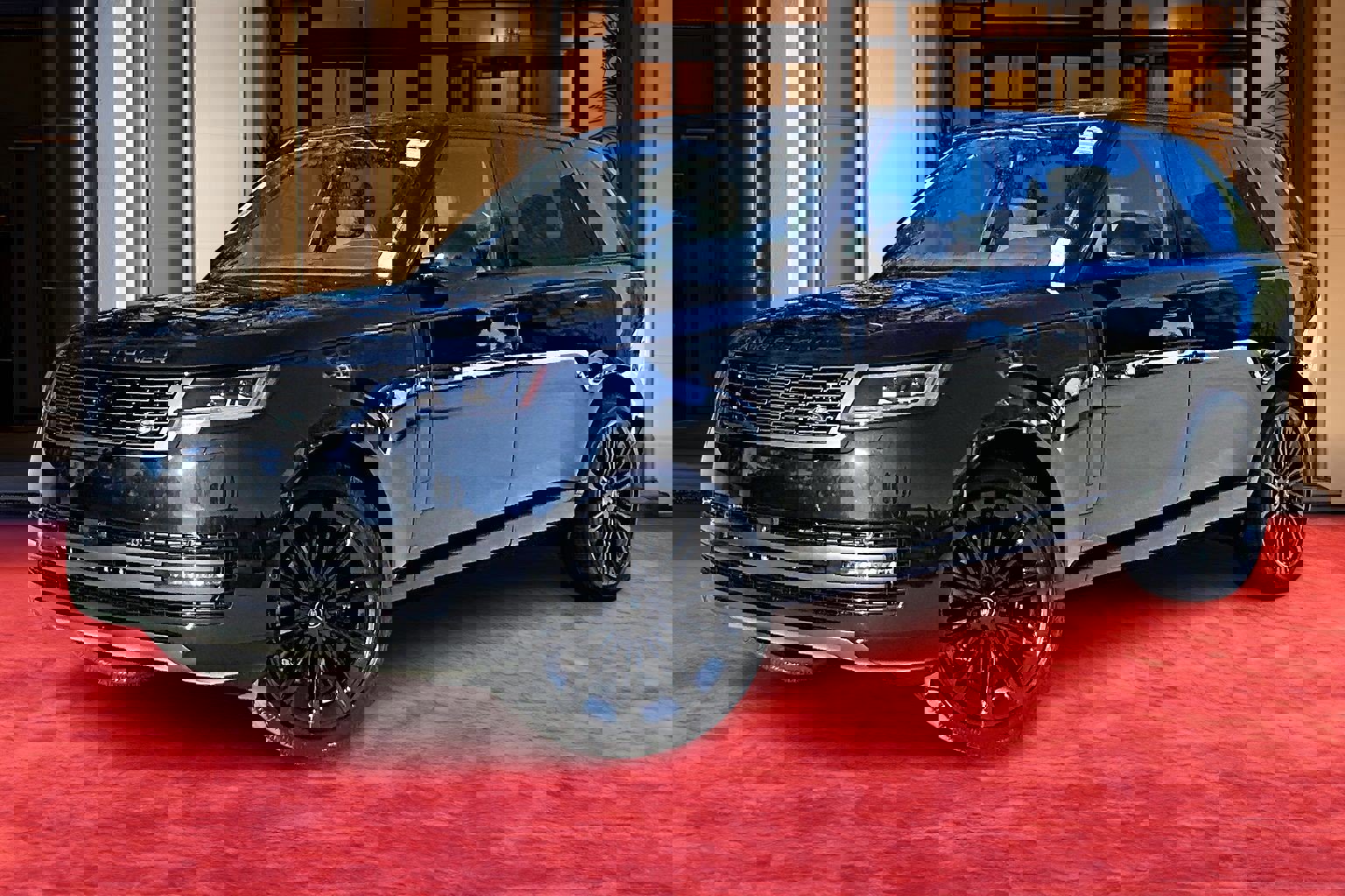 New 2025 Land Rover Range Rover Long Wheelbase SE