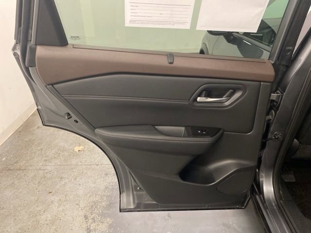 Used 2023 Nissan Rogue SV w/ SV Premium B Package image 23