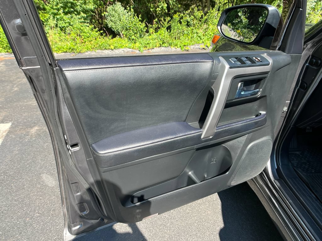 Used 2022 Toyota 4Runner TRD Sport AWD/4WD image 11