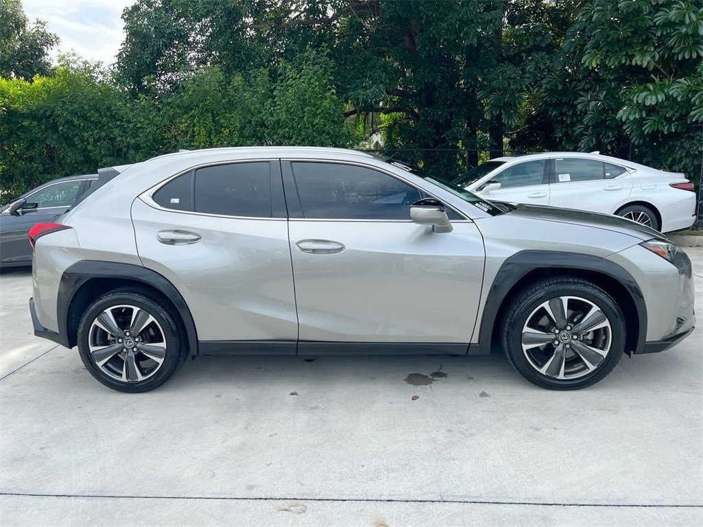 Used 2019 Lexus UX 200 image 8