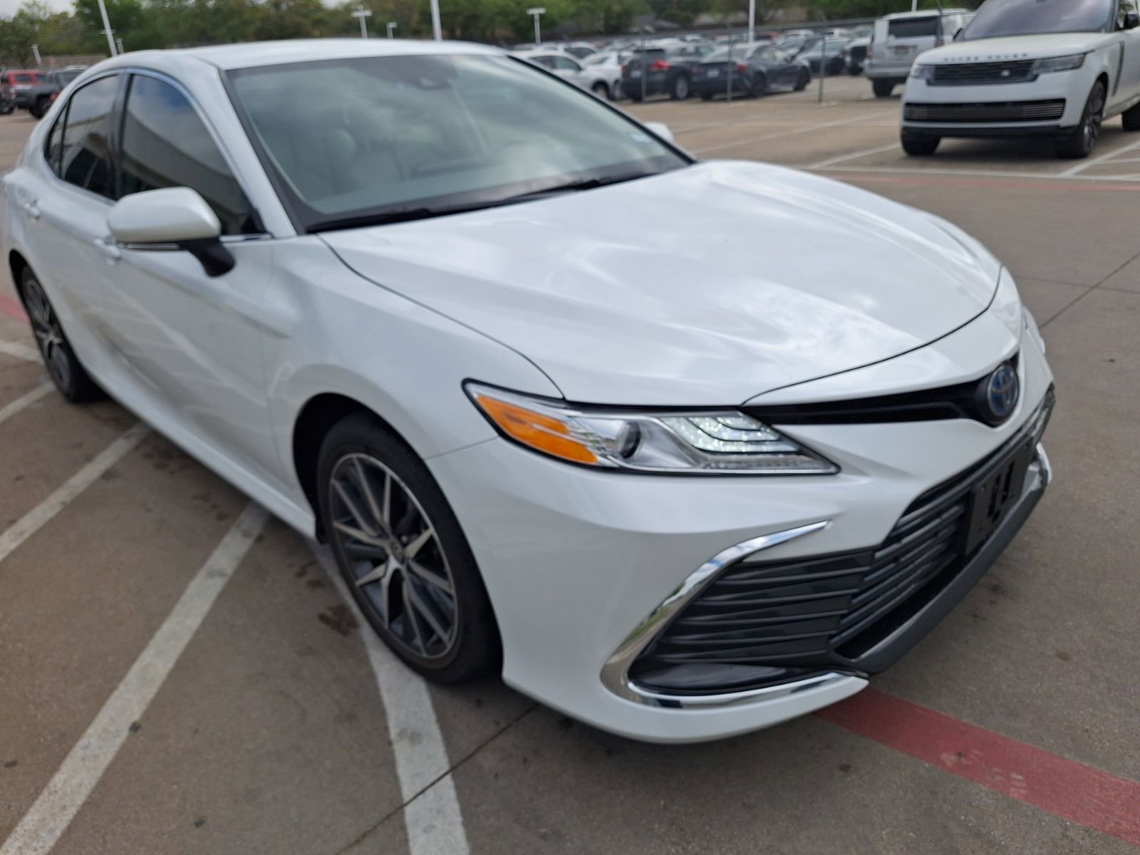 Used 2024 Toyota Camry XLE w/ Cold Weather Package image 8