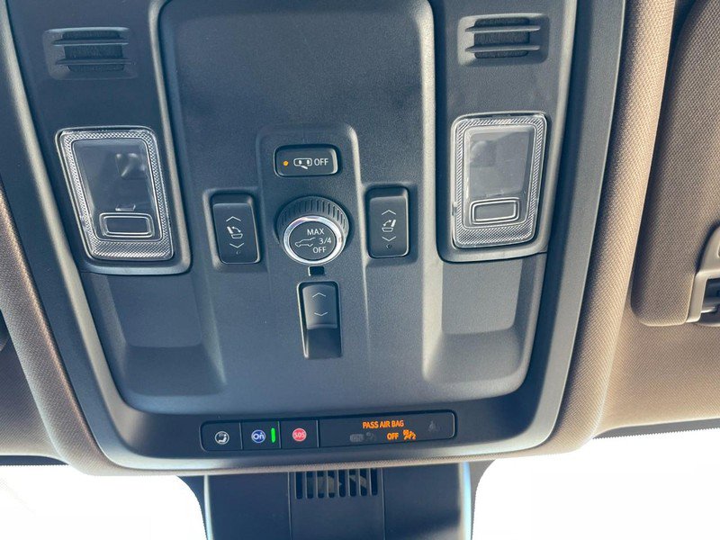 Used 2025 GMC Yukon XL Denali w/ LPO, Illumination Package AWD/4WD image 63