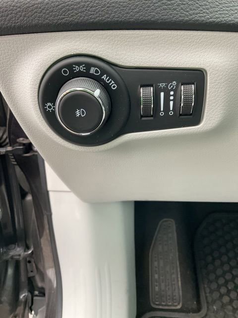 Used 2021 Jeep Compass Latitude w/ Convenience Group FWD image 28