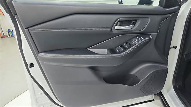 Certified 2026 Nissan Rogue SL FWD image 25