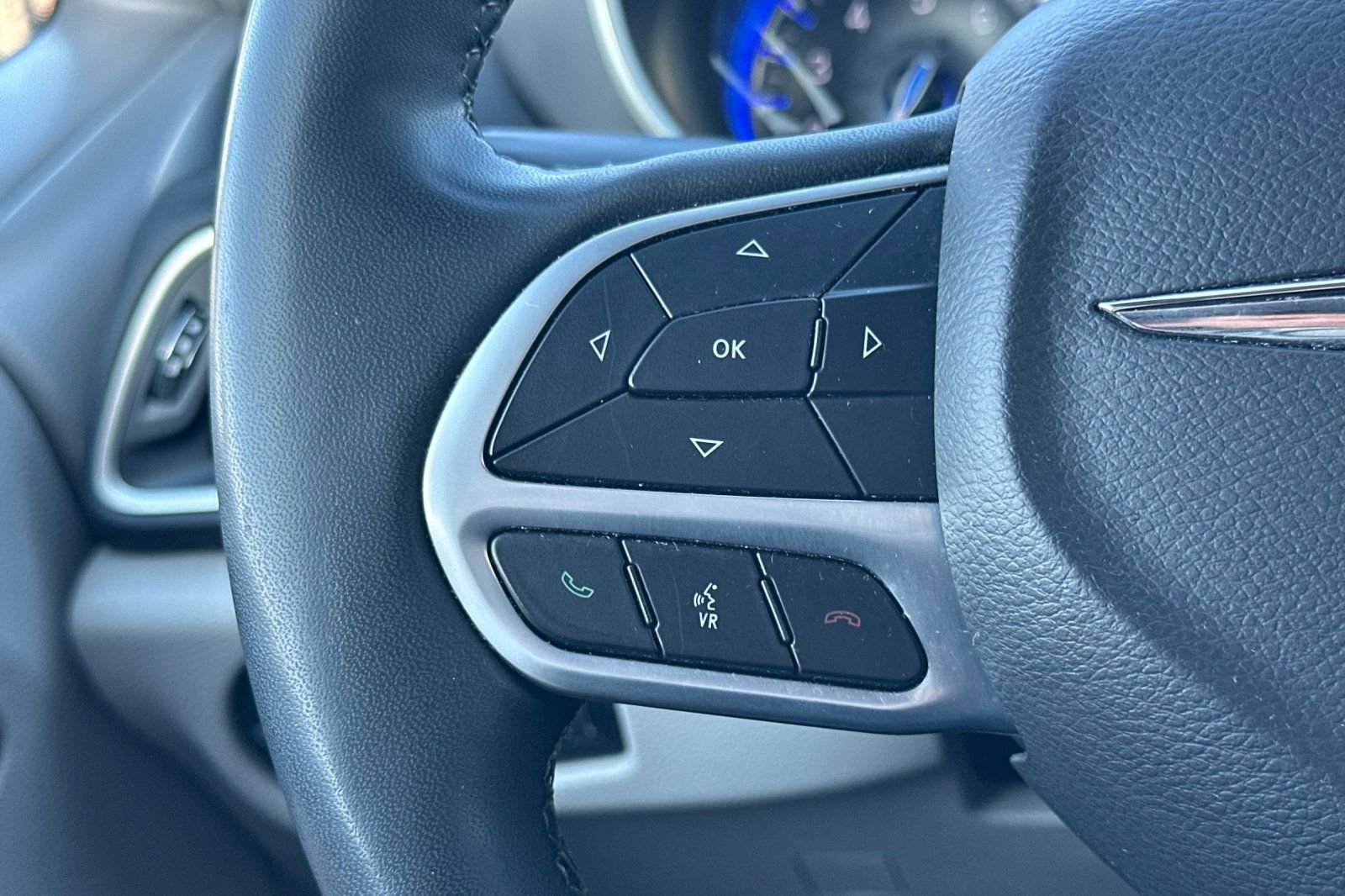 Used 2022 Chrysler Pacifica Touring-L FWD image 35
