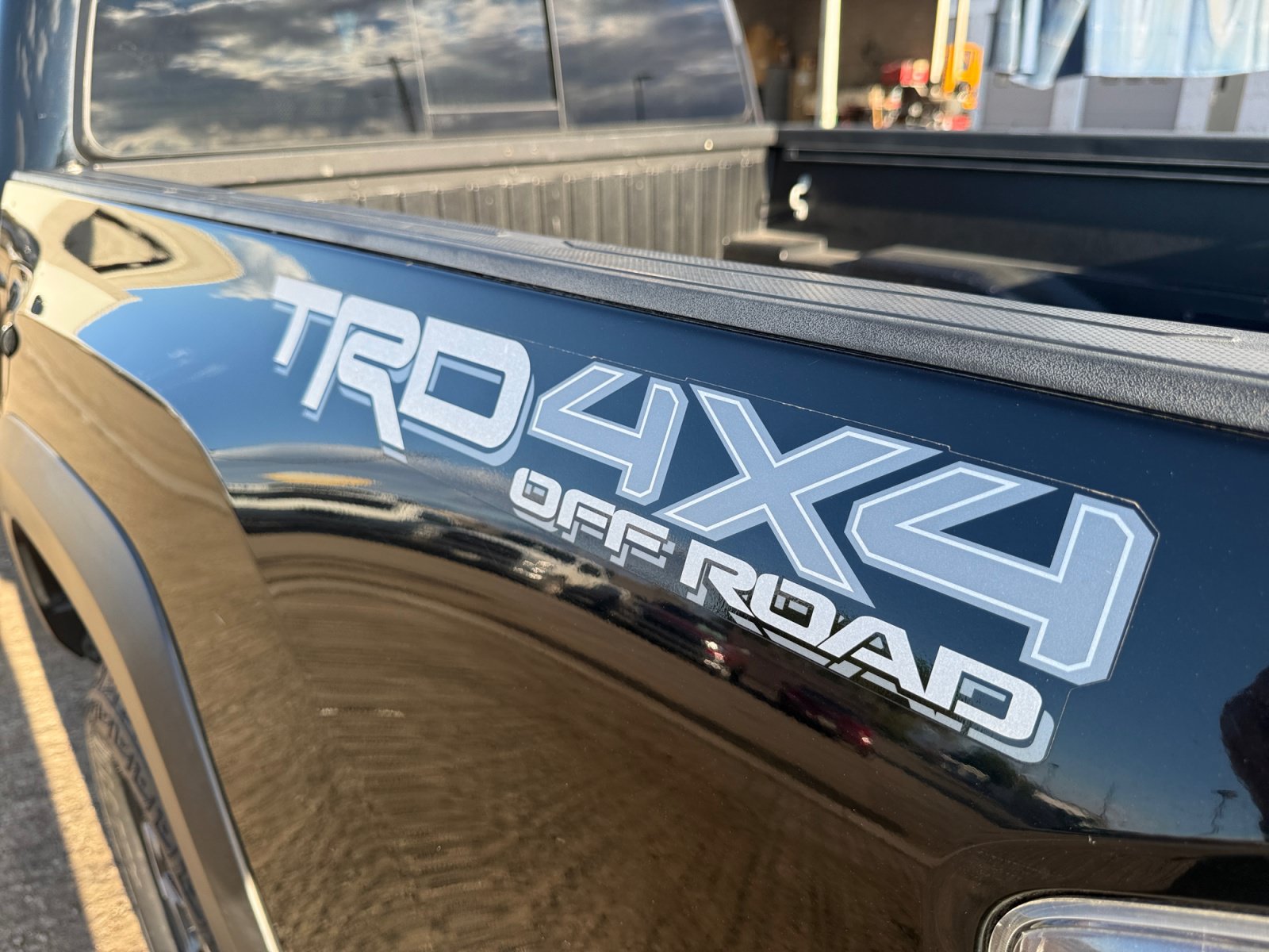 Used 2022 Toyota Tacoma TRD Off-Road w/ Technology Package AWD/4WD image 29