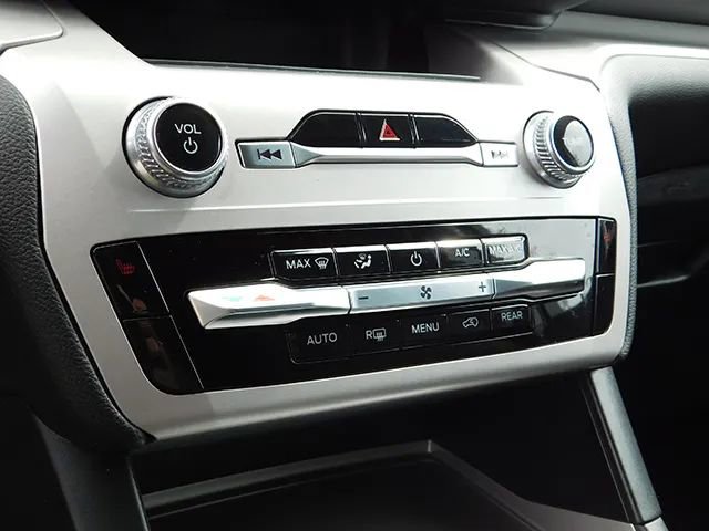 Used 2023 Ford Explorer XLT image 21