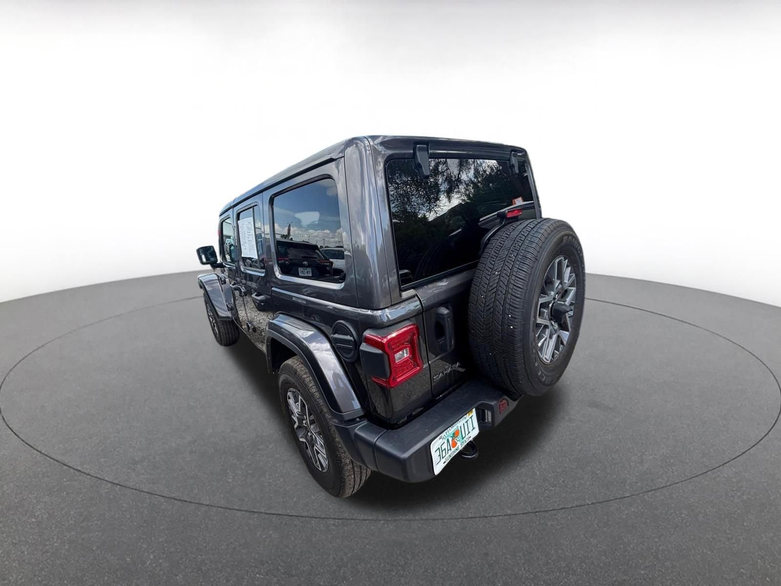 Used 2025 Jeep Wrangler Unlimited Sahara AWD/4WD image 5