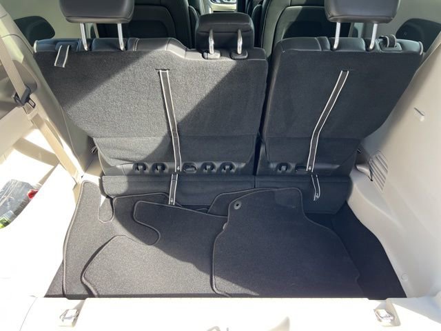 Used 2024 Chrysler Pacifica Limited image 11