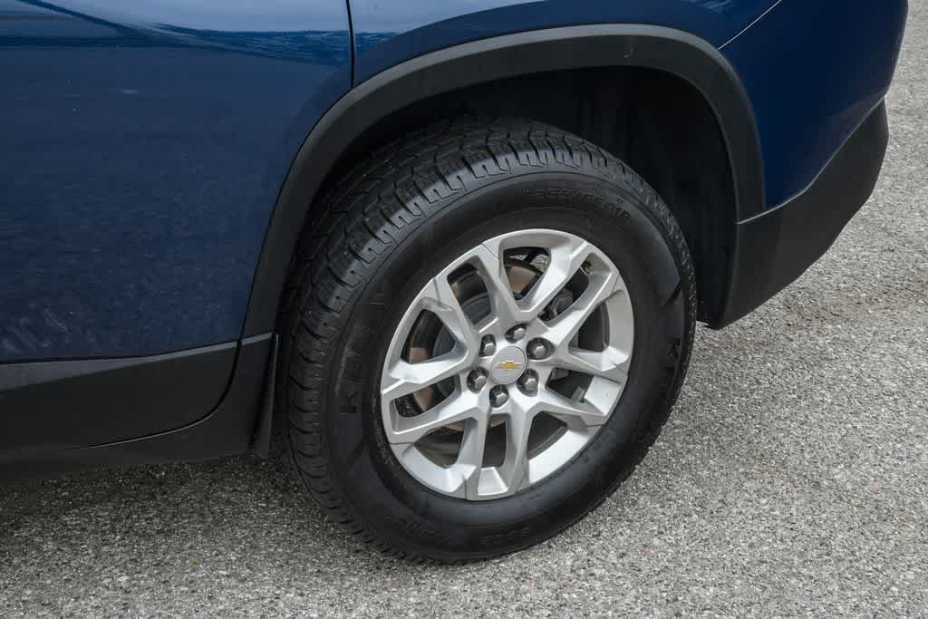 Used 2022 Chevrolet Traverse LS FWD image 11