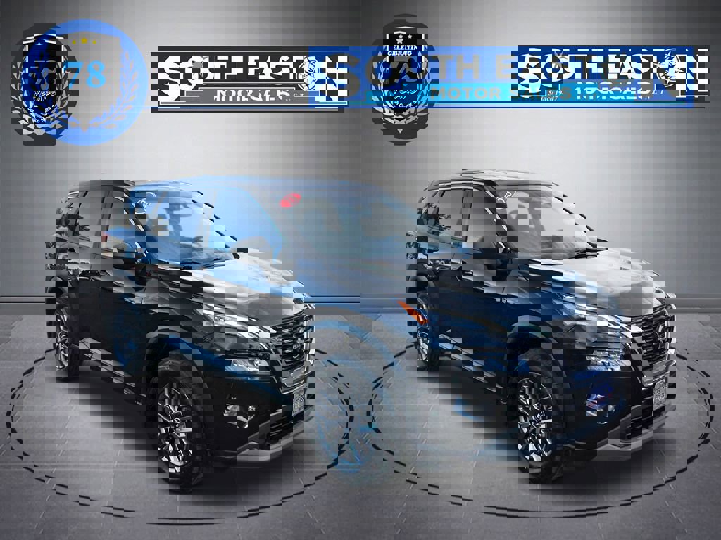 Used 2023 Nissan Rogue S image 2