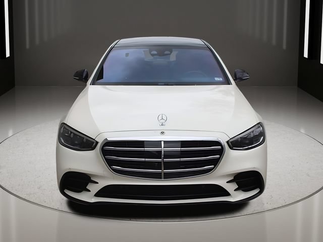 Used 2022 Mercedes-Benz S 580 4MATIC Sedan image 2