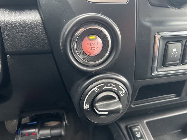 Used 2018 Nissan Titan SL w/ Midnight Edition image 32
