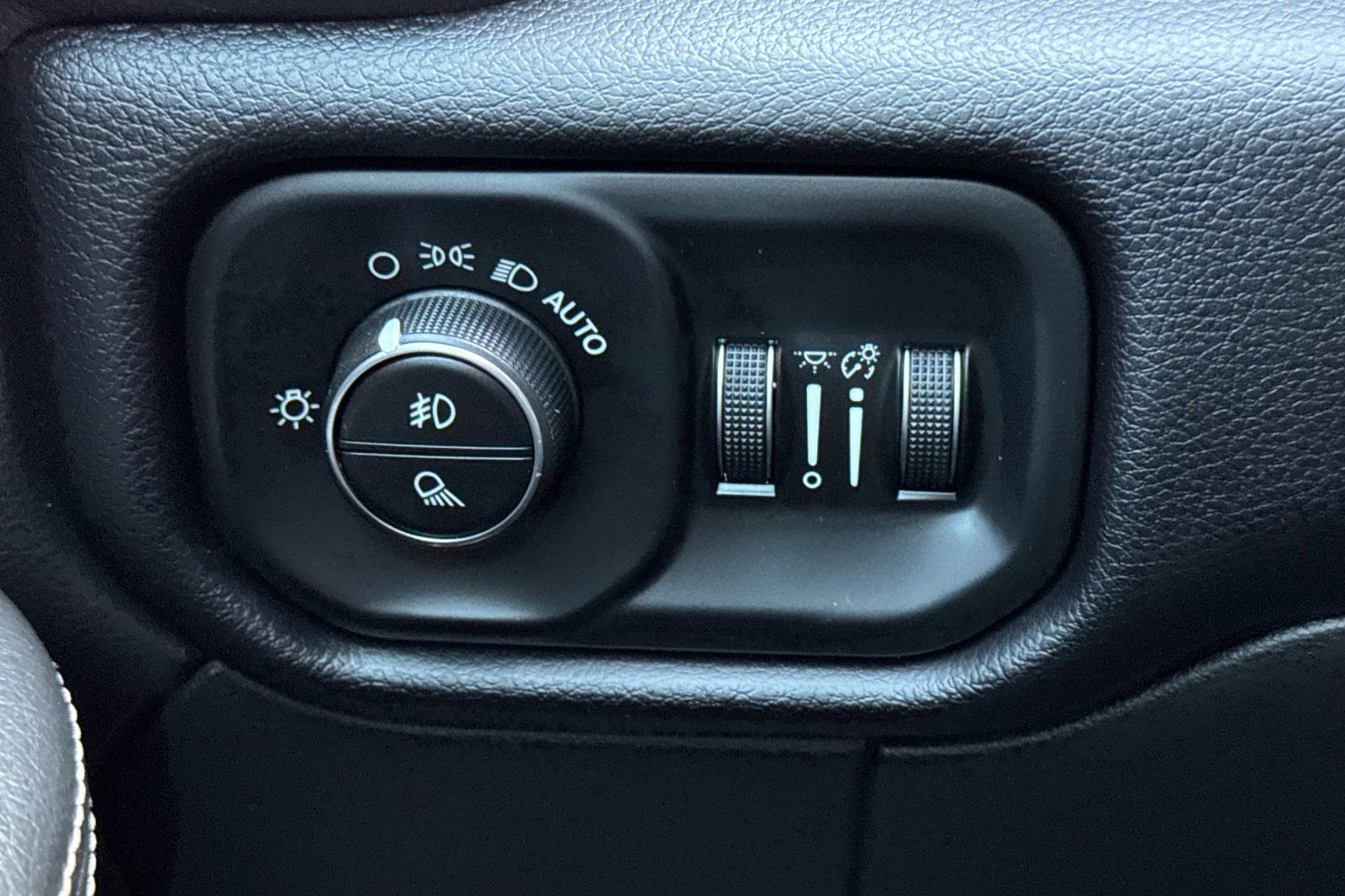 Used 2021 RAM 2500 Laramie w/ Night Edition image 41