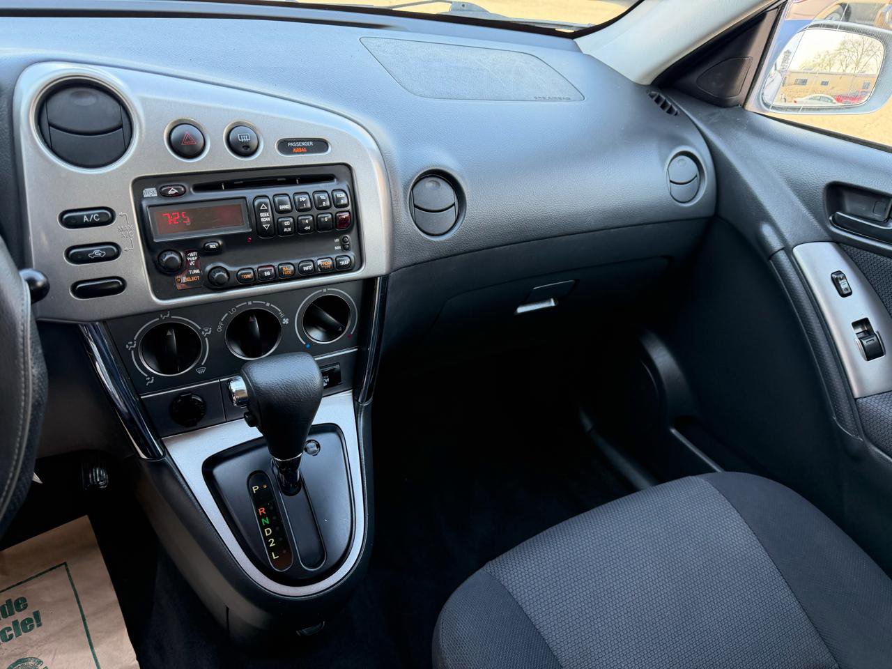 Used 2008 Pontiac Vibe w/ Preferred Package FWD image 10