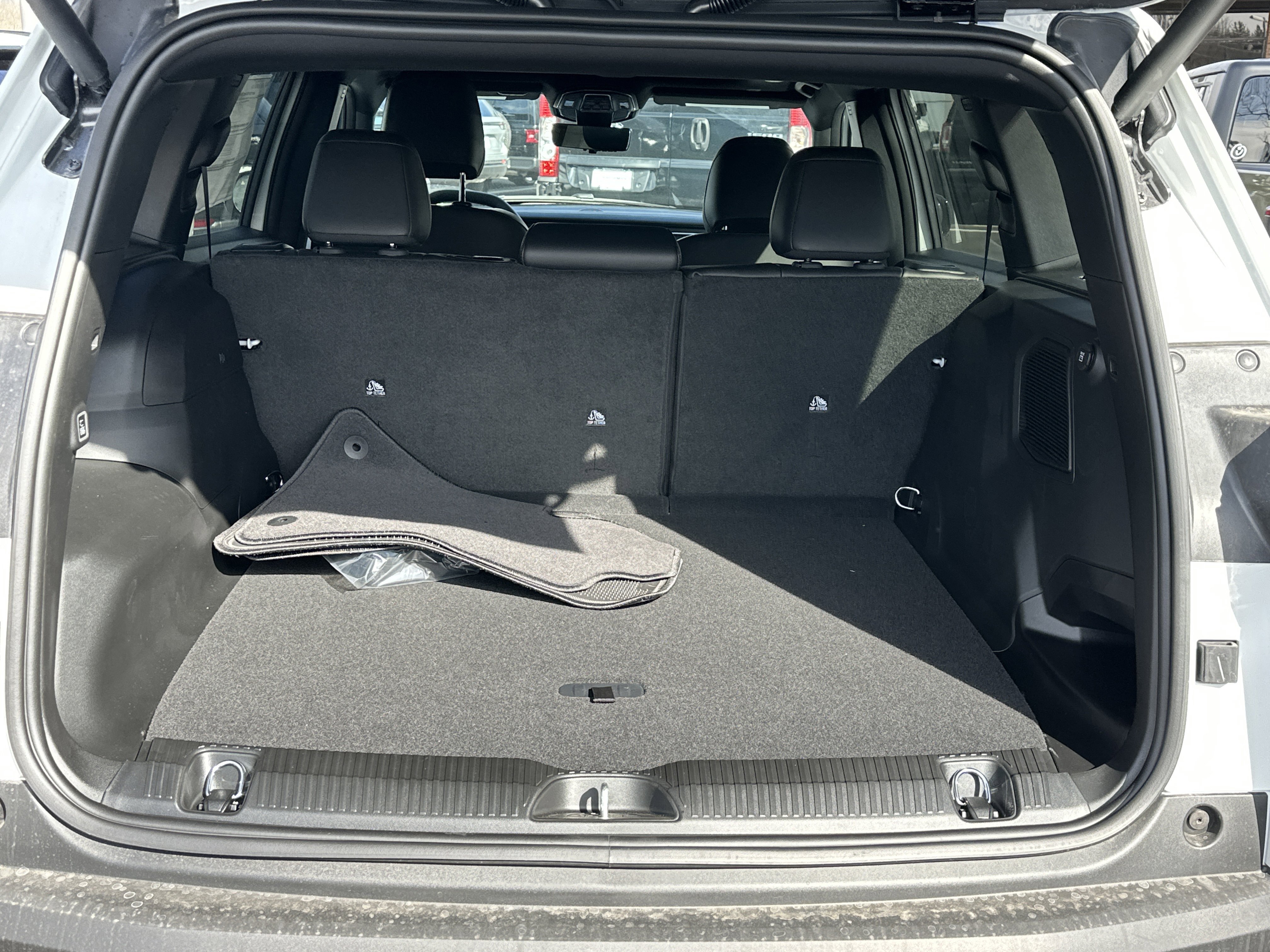 New 2026 Jeep Cherokee Overland w/ Advanced Pro Tech Group image 15