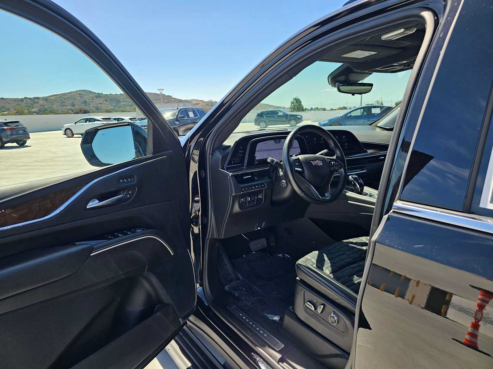 Used 2024 Cadillac Escalade ESV Premium Luxury Platinum AWD/4WD image 22