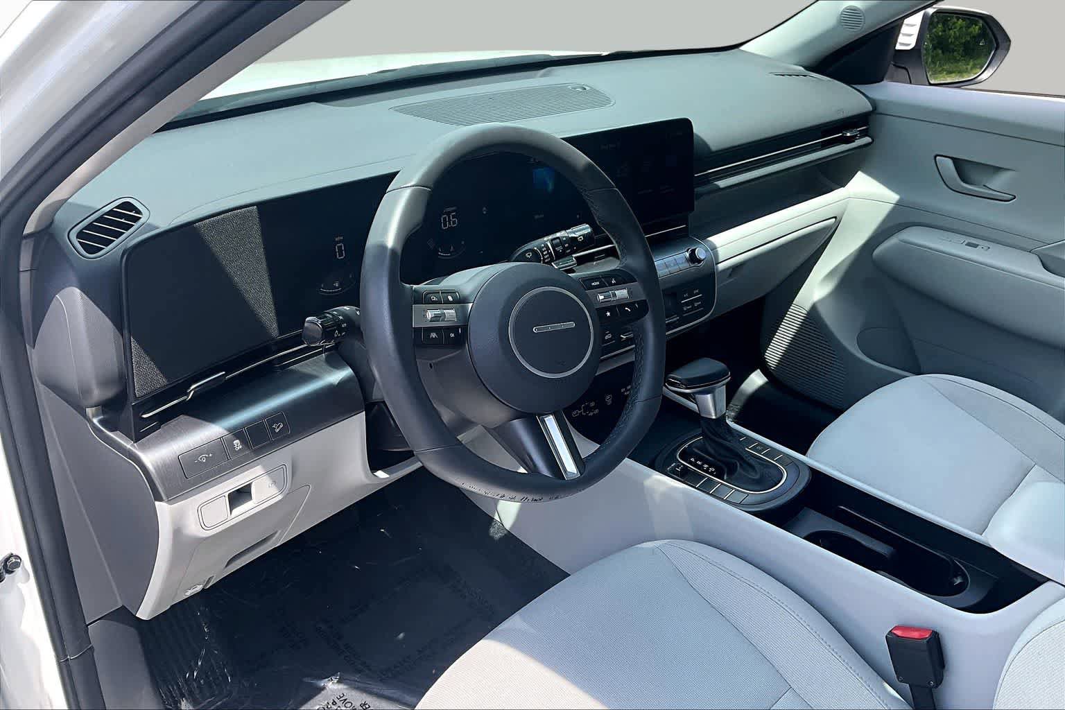 Used 2025 Hyundai Kona SEL FWD image 18