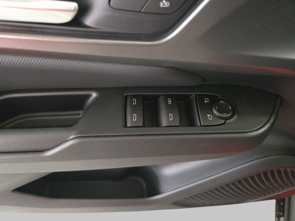 New 2025 Chevrolet Equinox EV RS w/ Convenience Package II FWD image 32