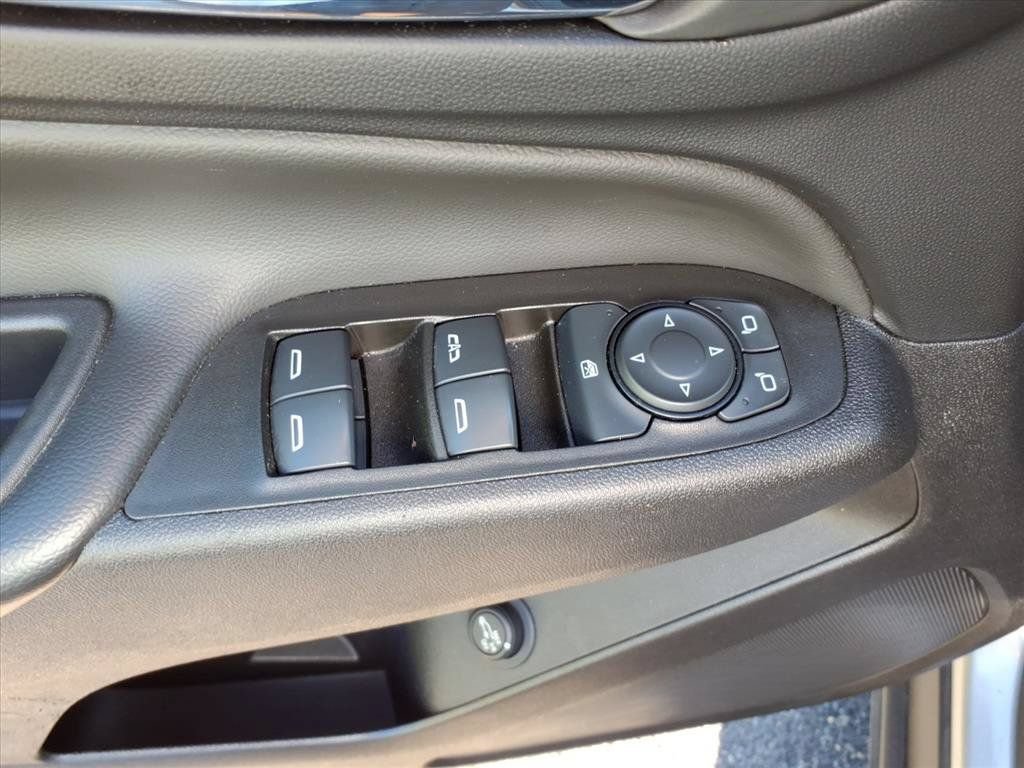 Used 2024 Chevrolet Equinox LT FWD image 24