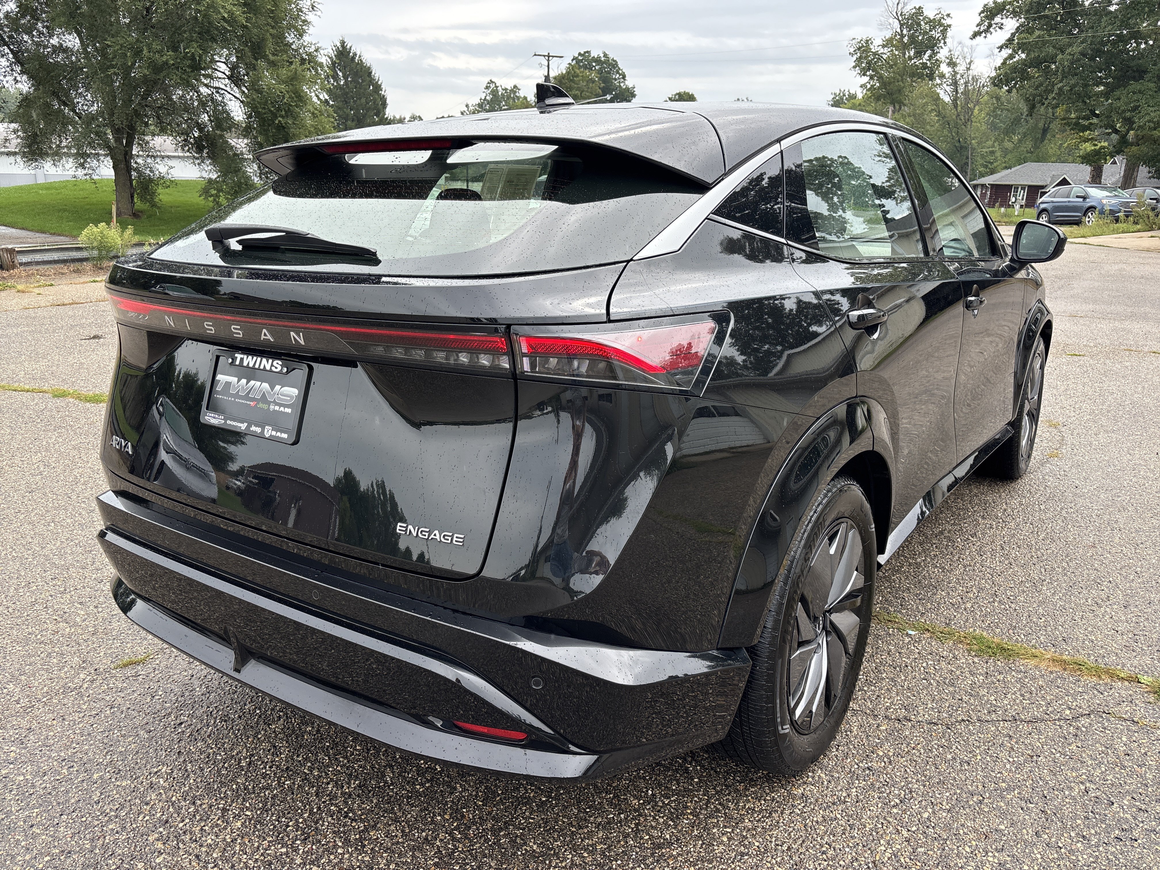 Used 2023 Nissan Ariya FWD image 3