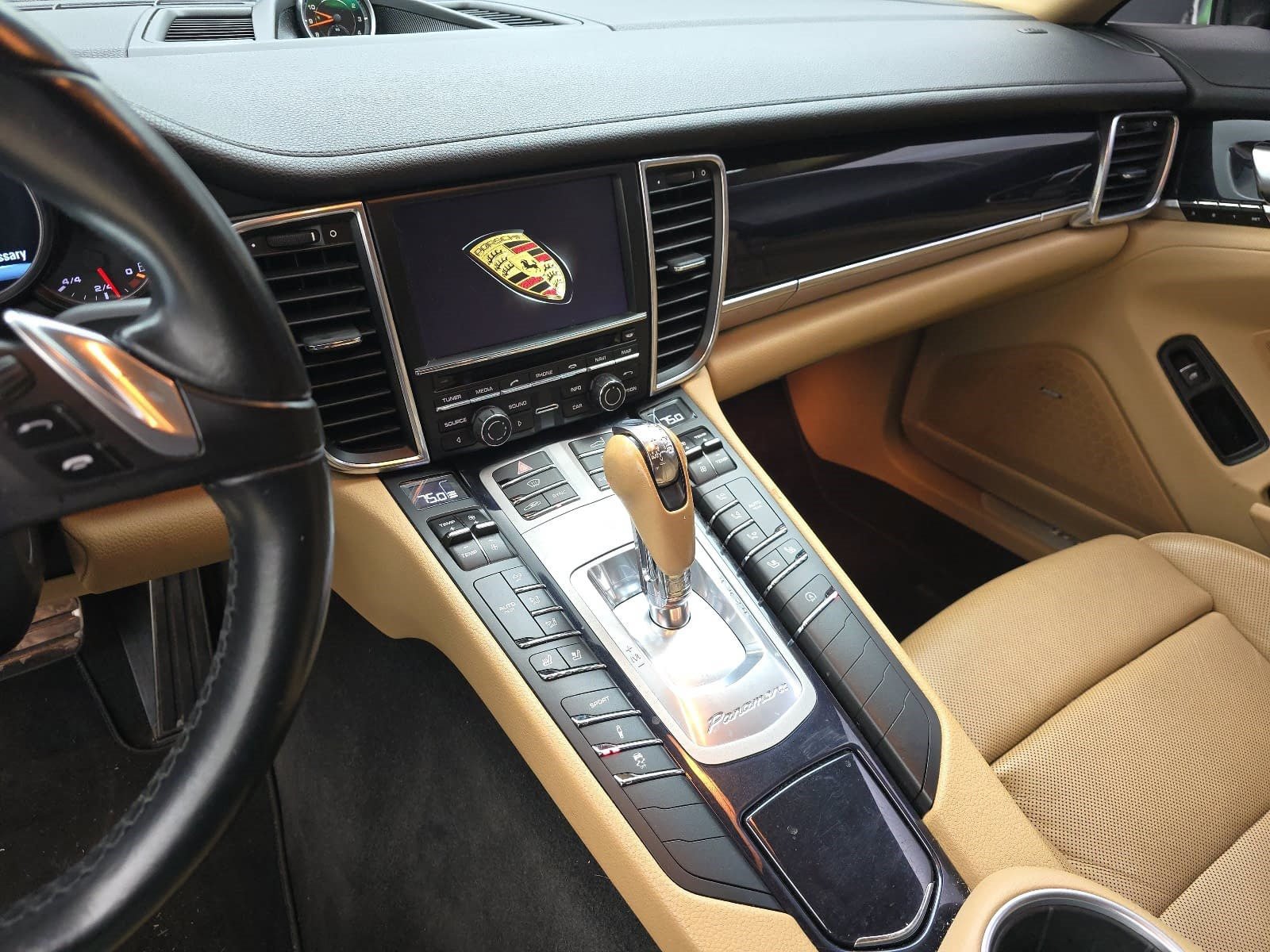 Used 2015 Porsche Panamera RWD image 16