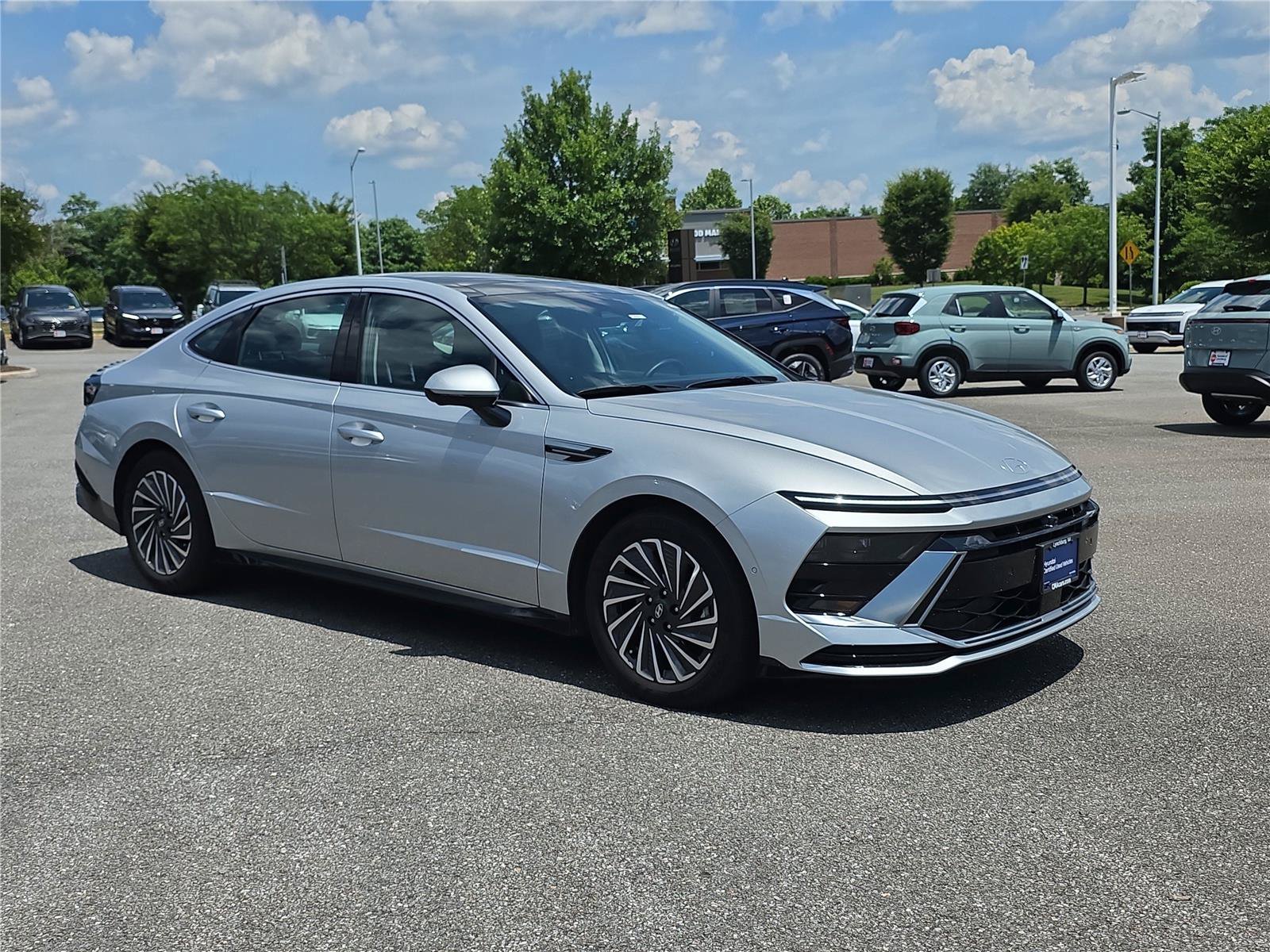 Certified 2025 Hyundai Sonata Limited FWD image 3