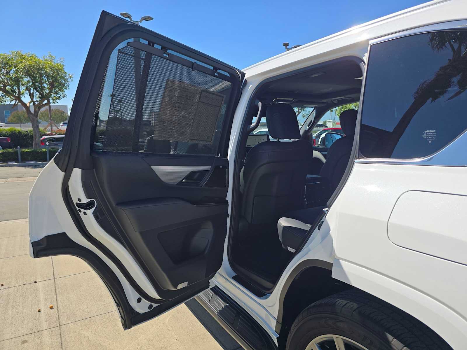 Used 2023 Lexus LX 600 F Sport w/ Accessory Package (Z1) AWD/4WD image 16