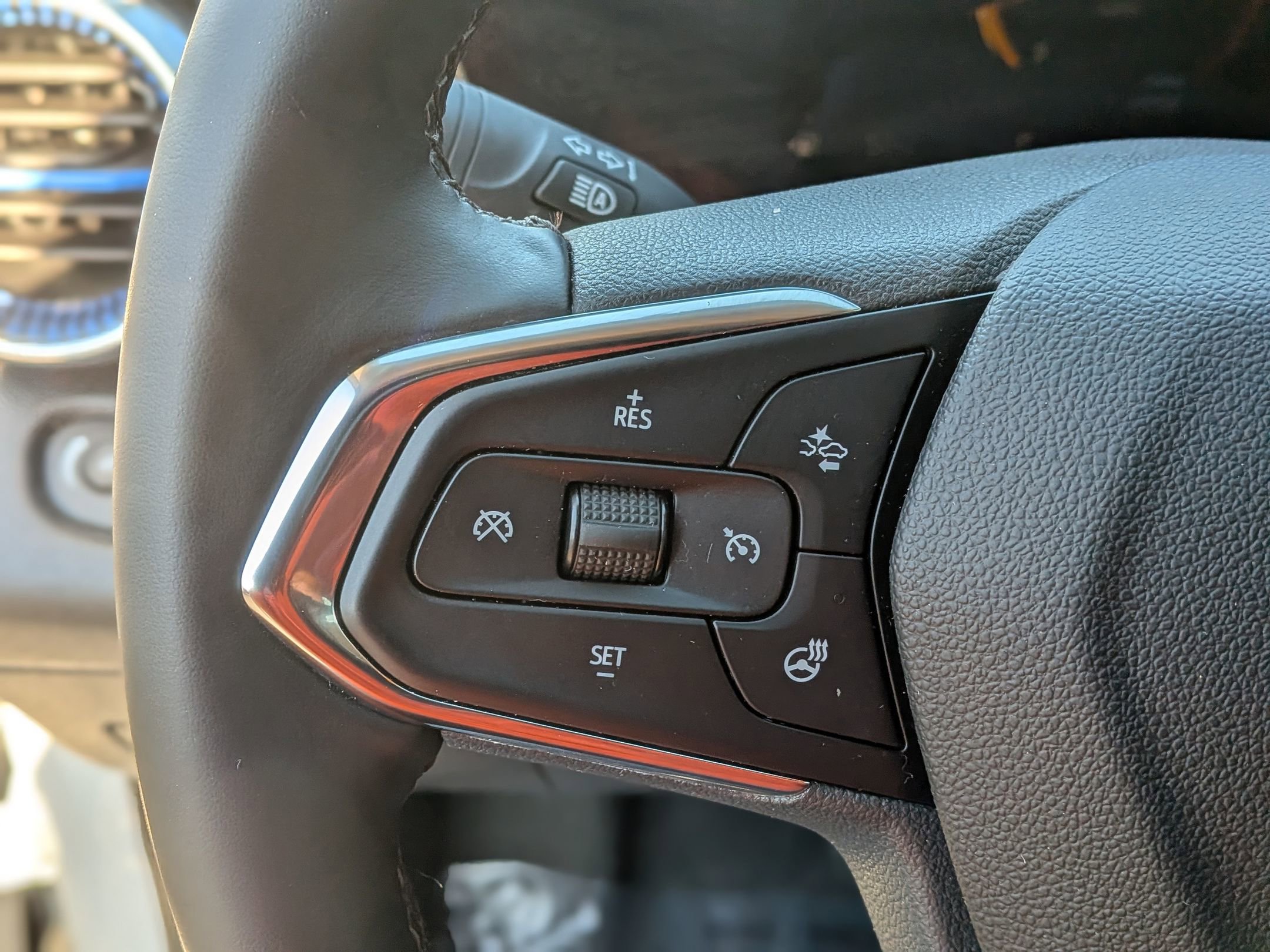 Certified 2025 Chevrolet Trax LT w/ LT Convenience Package image 21