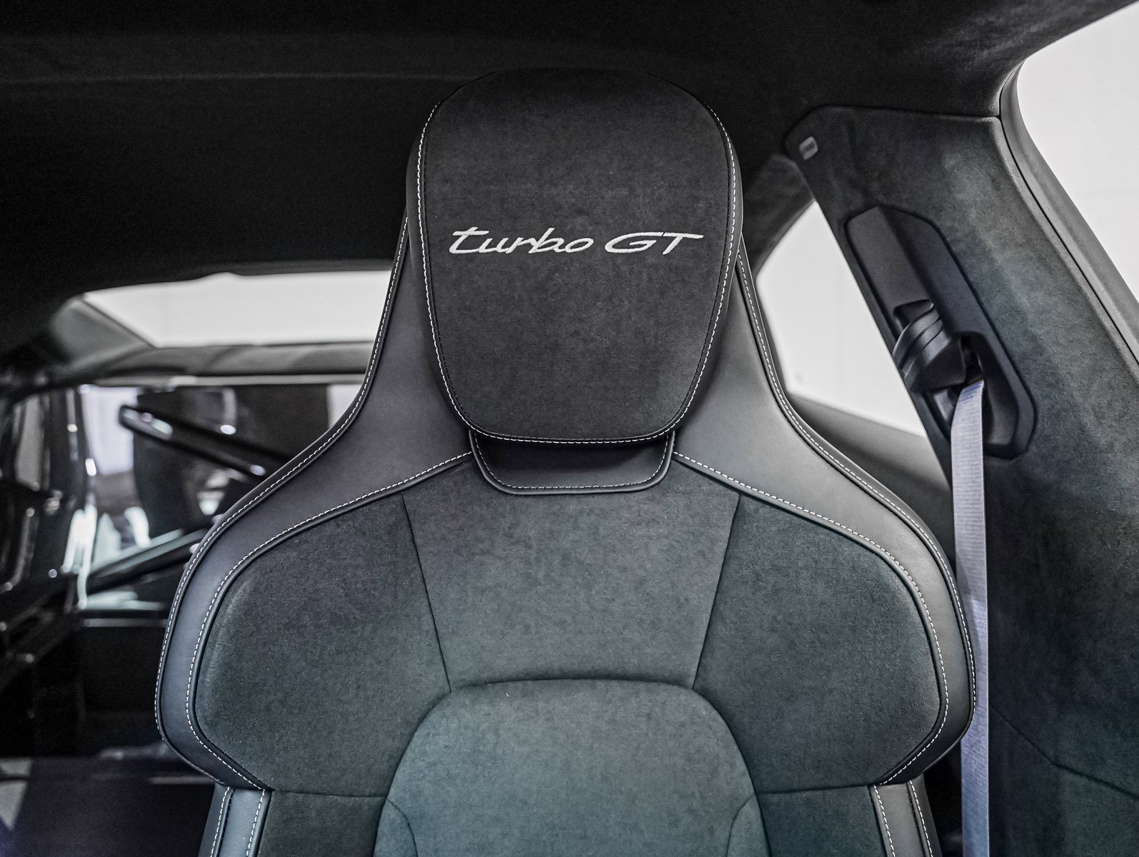 Used 2025 Porsche Taycan Turbo GT image 25