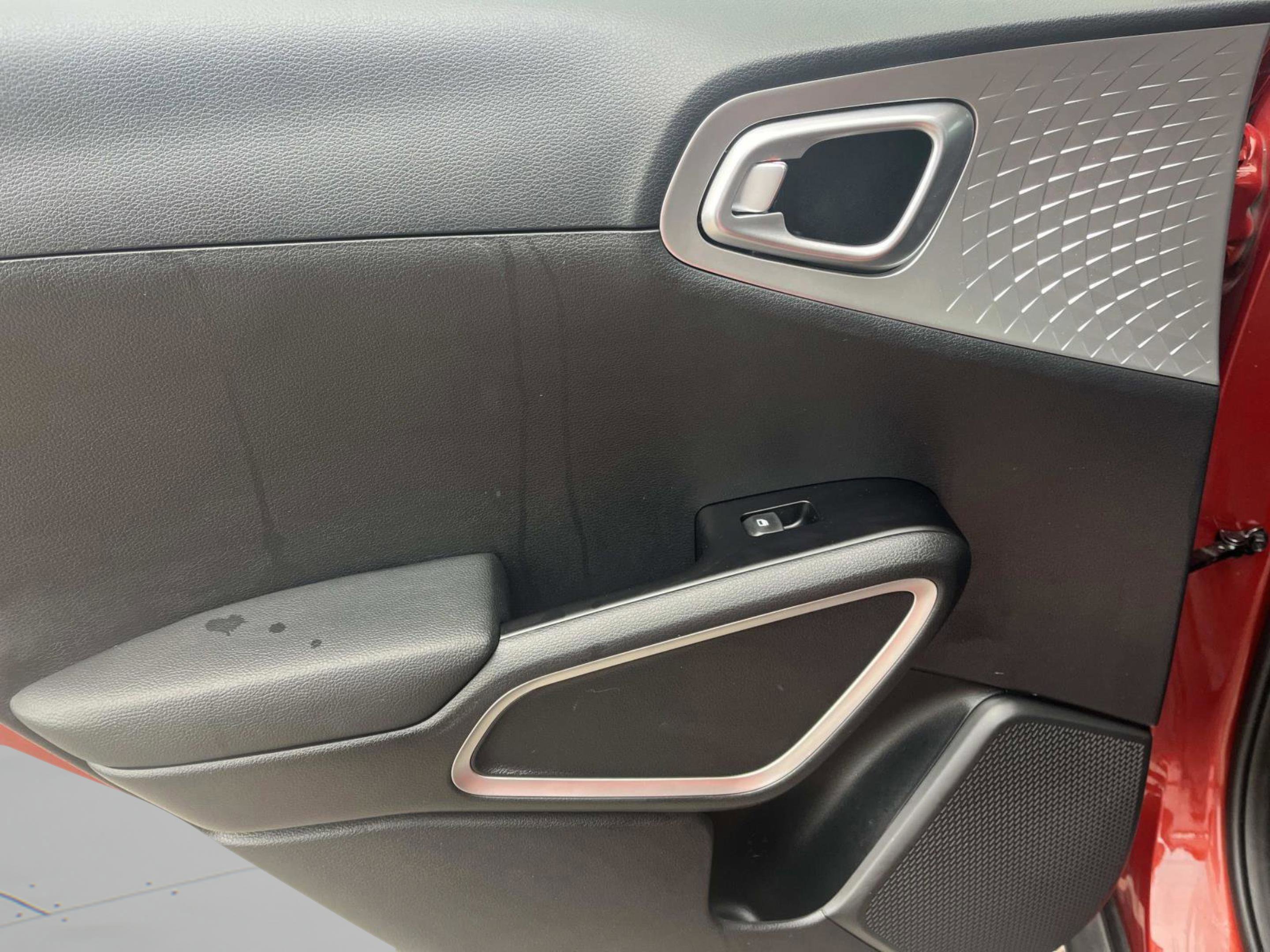 Used 2022 Kia Soul LX image 34