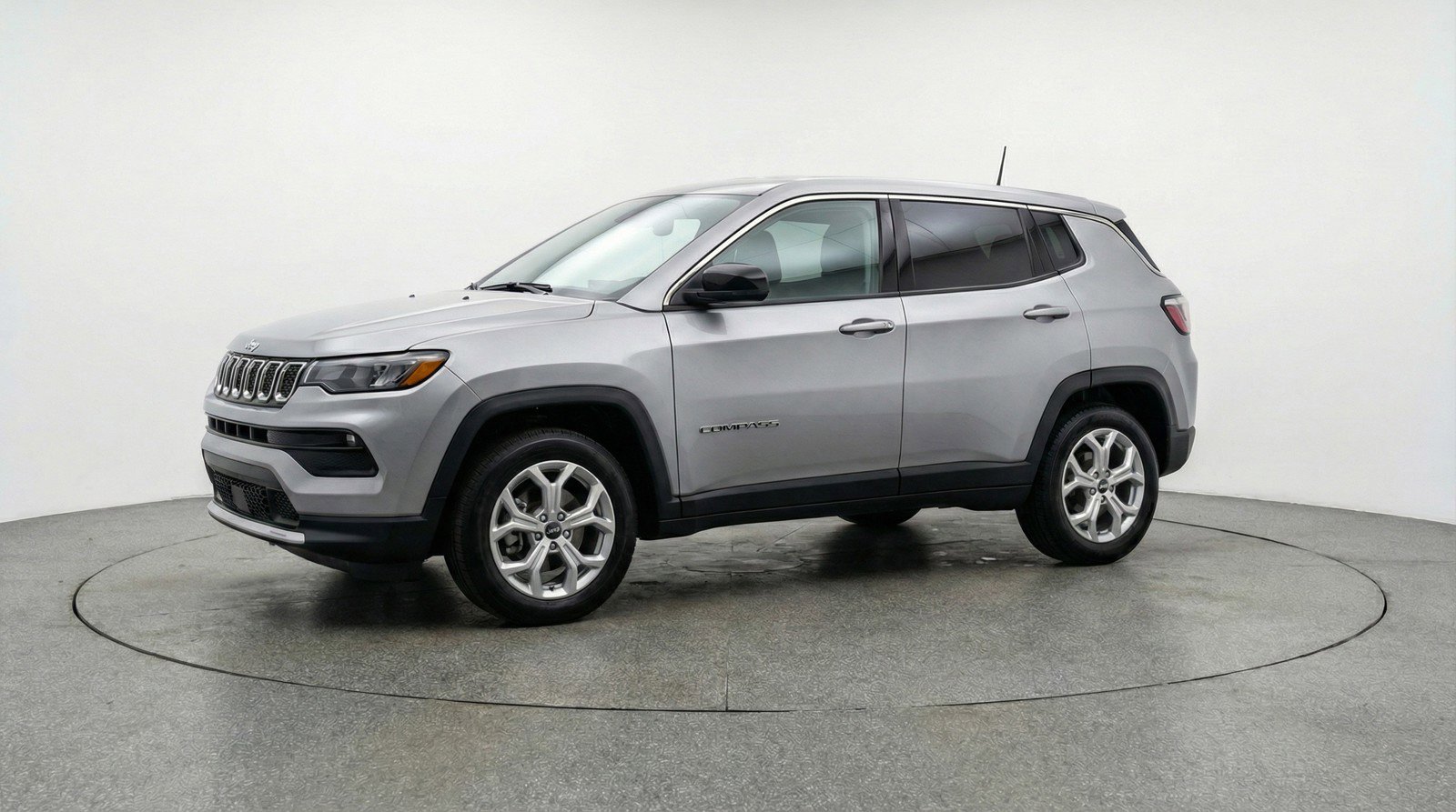 Used 2025 Jeep Compass Latitude image 3