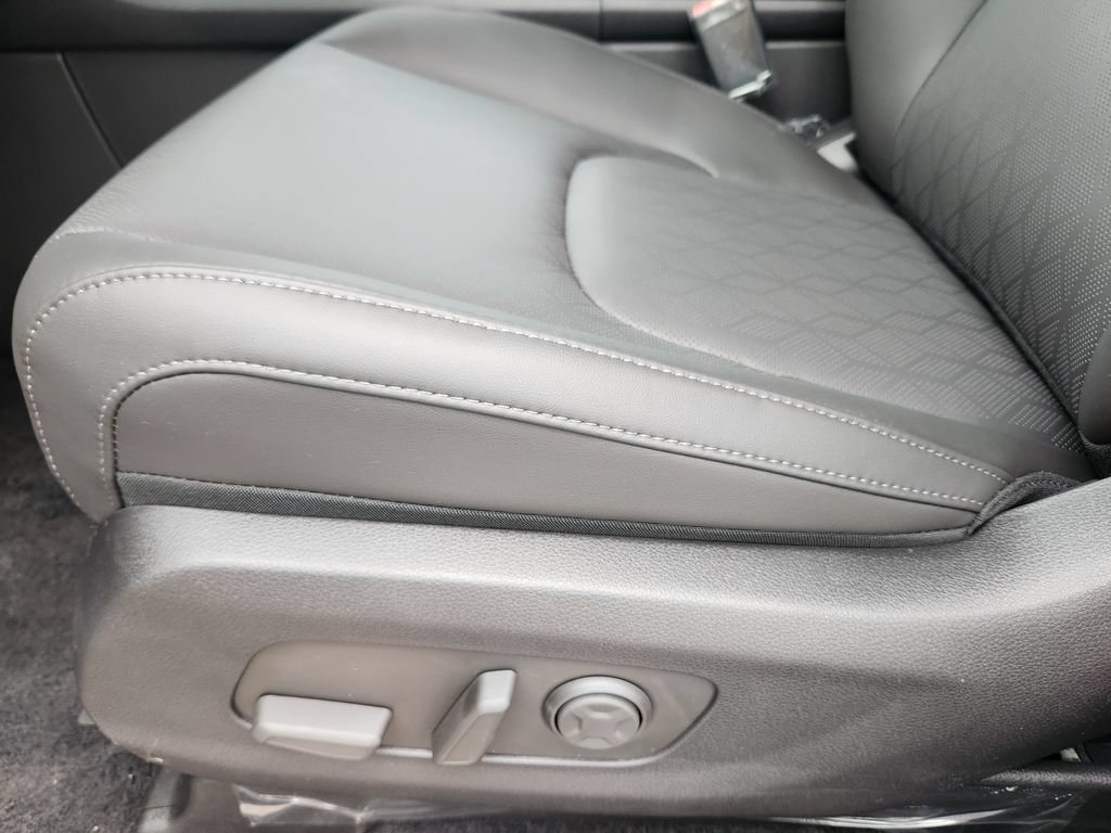 New 2027 Kia Carnival SX w/ Dark Edition Package FWD image 6