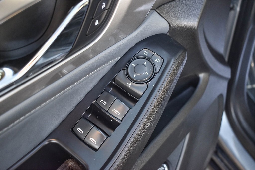 Used 2020 Chevrolet Traverse LT image 19