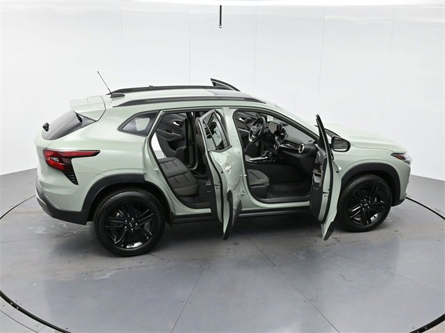 Used 2025 Chevrolet Trax ACTIV w/ Sunroof Package image 46