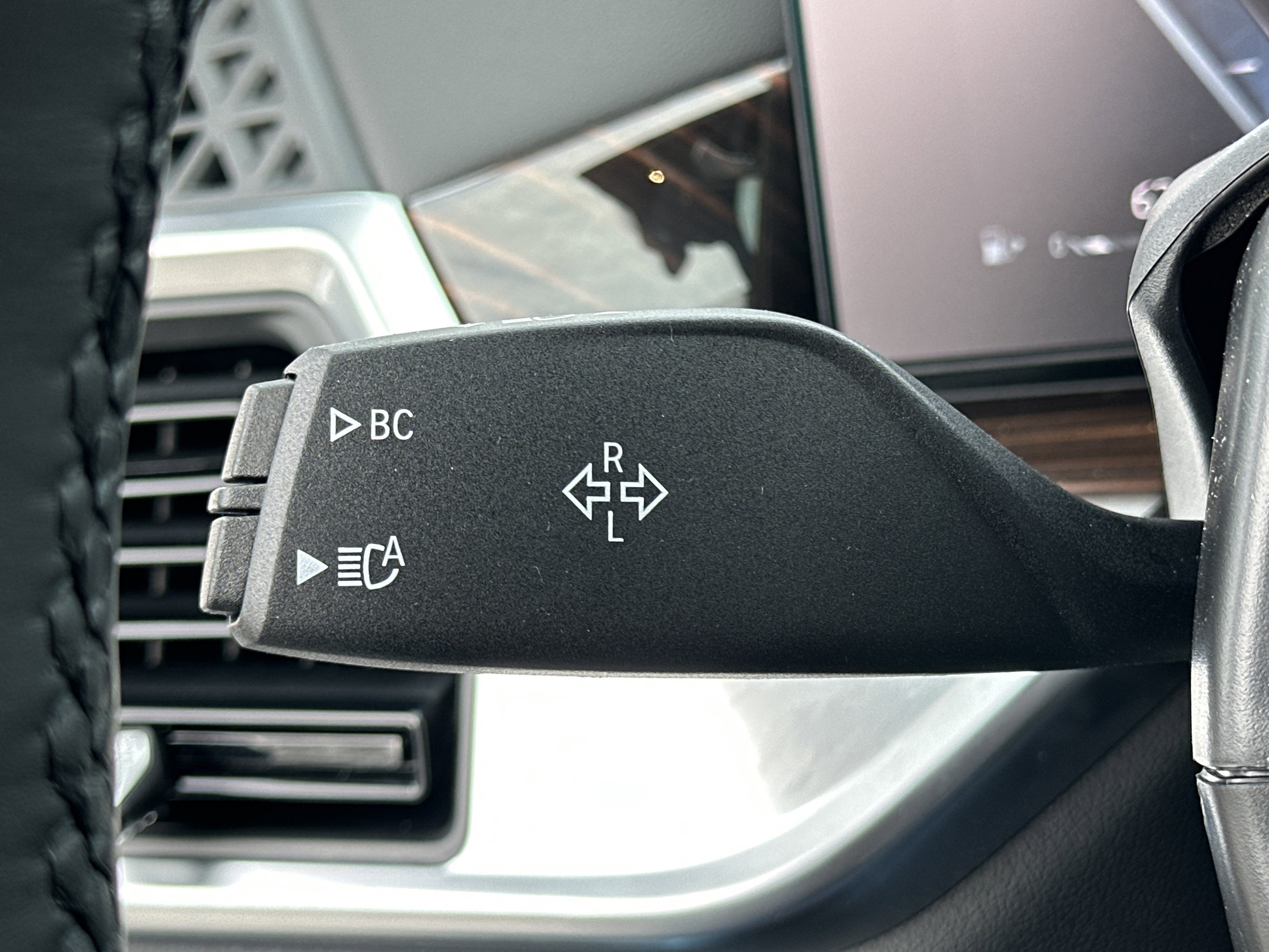 New 2026 BMW X5 xDrive40i w/ M Sport Package AWD/4WD image 16