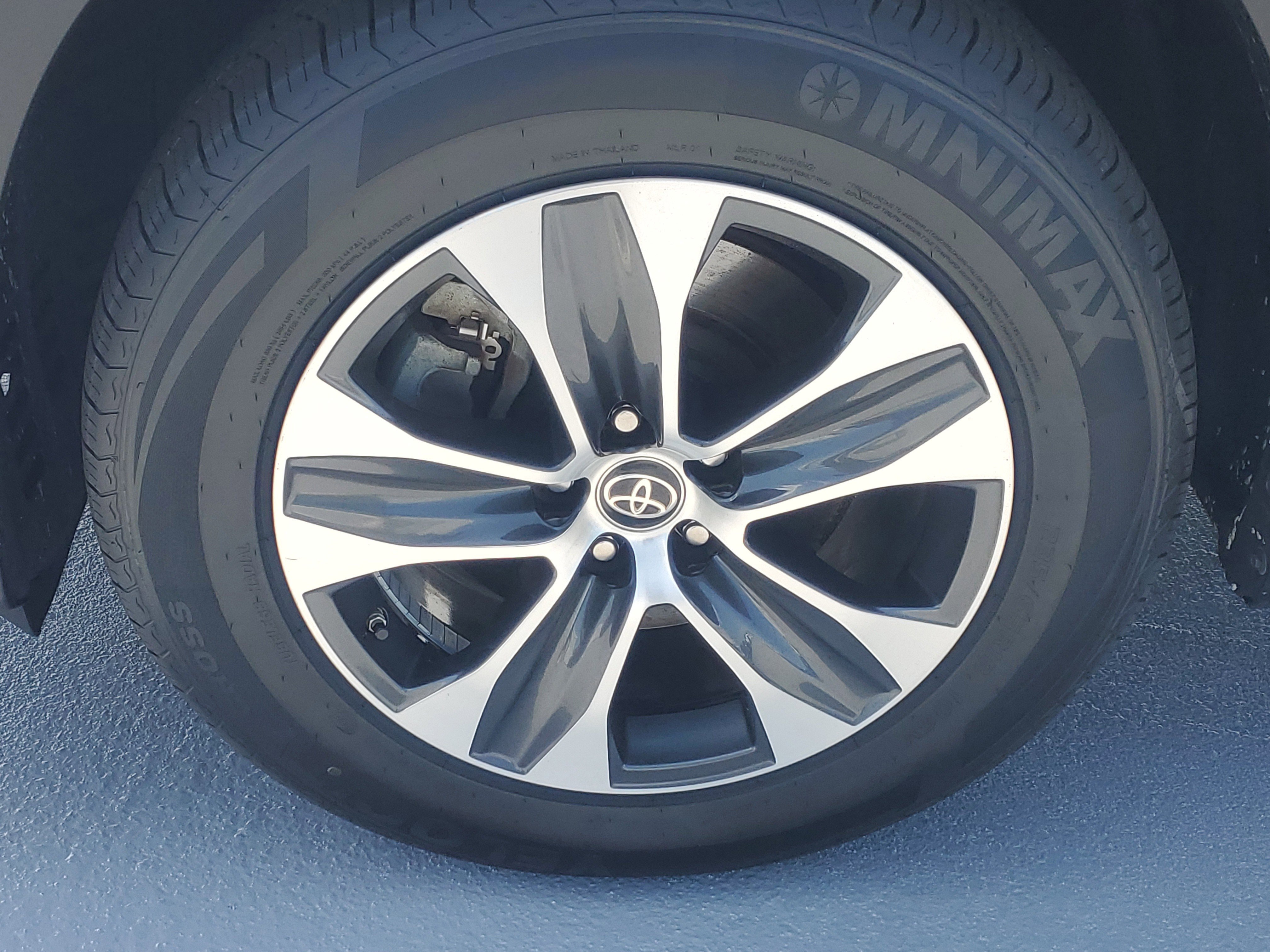 Used 2023 Toyota Highlander XLE FWD image 4