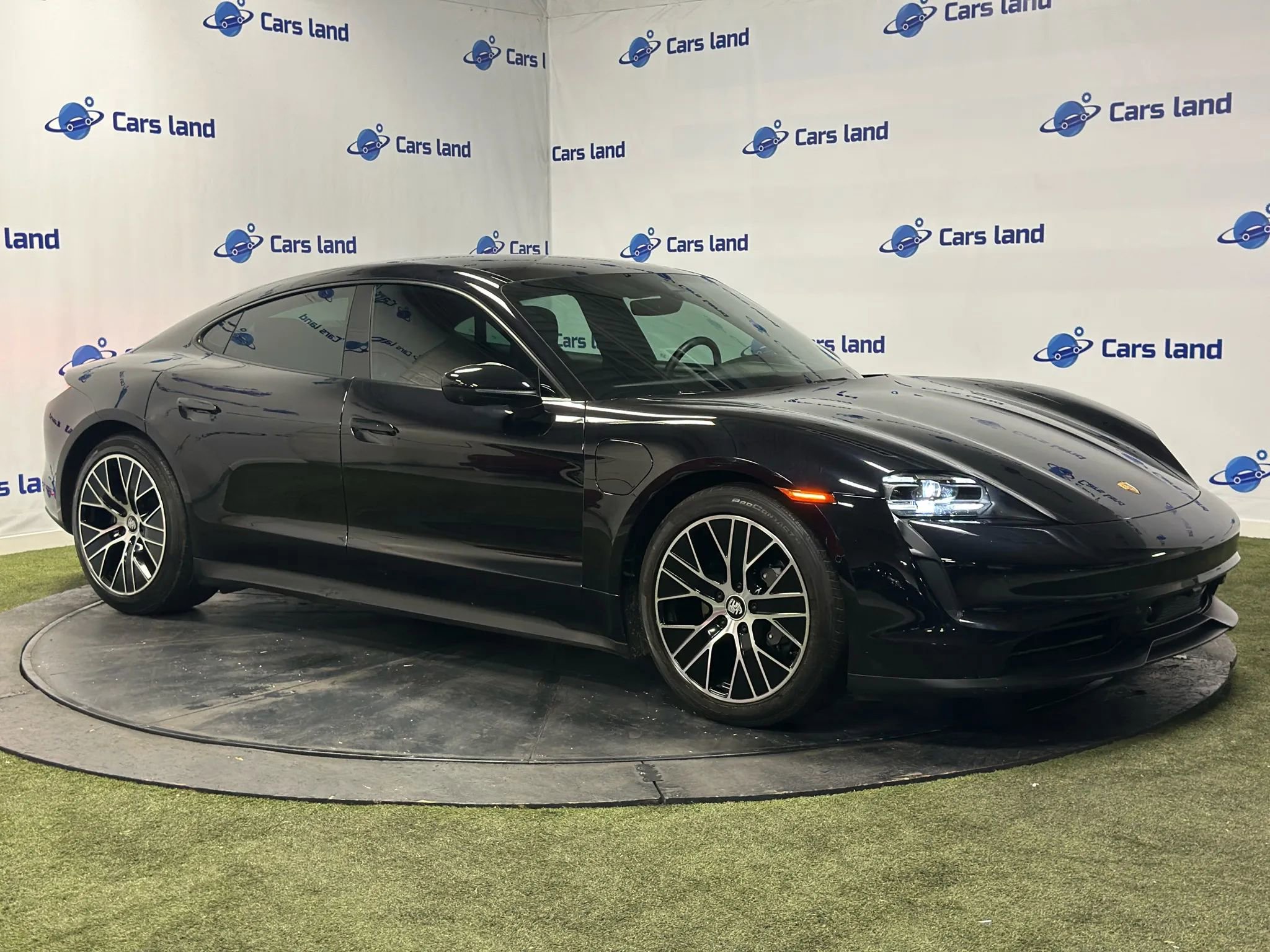 Used 2022 Porsche Taycan image 2