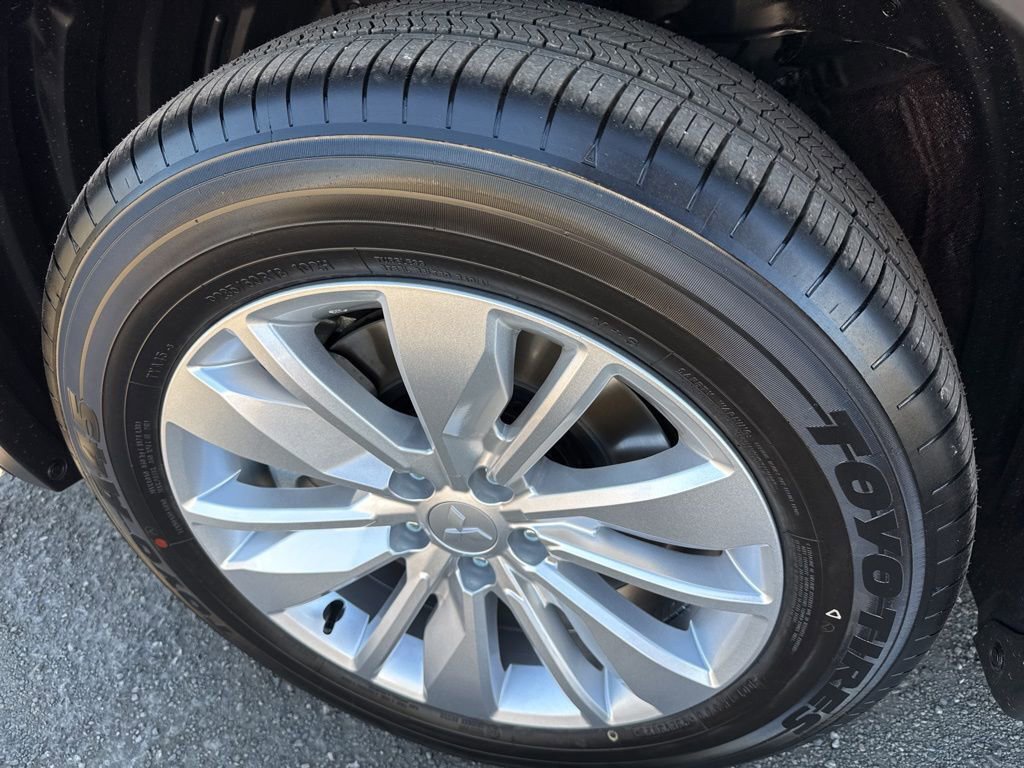 New 2025 Mitsubishi Outlander ES FWD image 10