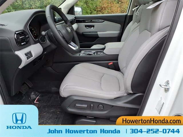 New 2025 Honda Pilot Touring image 9