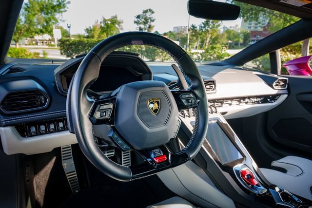 Used 2022 Lamborghini Huracan EVO RWD image 17