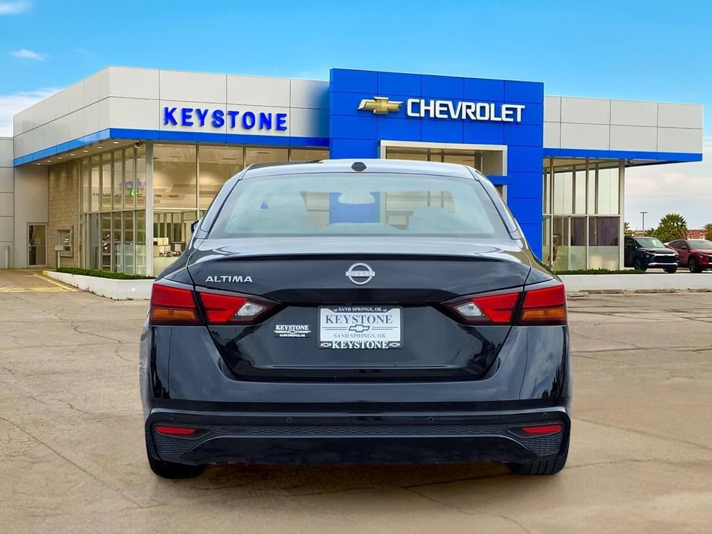 Used 2025 Nissan Altima 2.5 SV FWD image 6