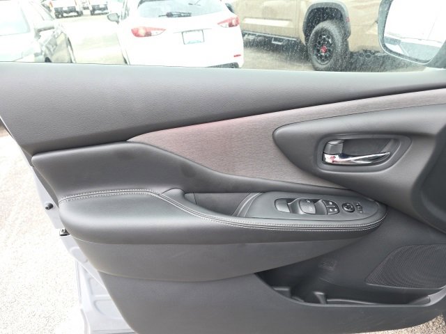 Used 2024 Nissan Murano SV w/ SV Midnight Edition Package image 13