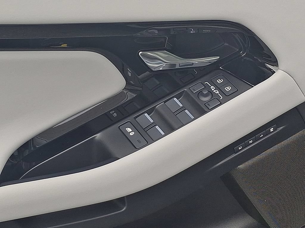 New 2026 Land Rover Range Rover Evoque Hoxton AWD/4WD image 8