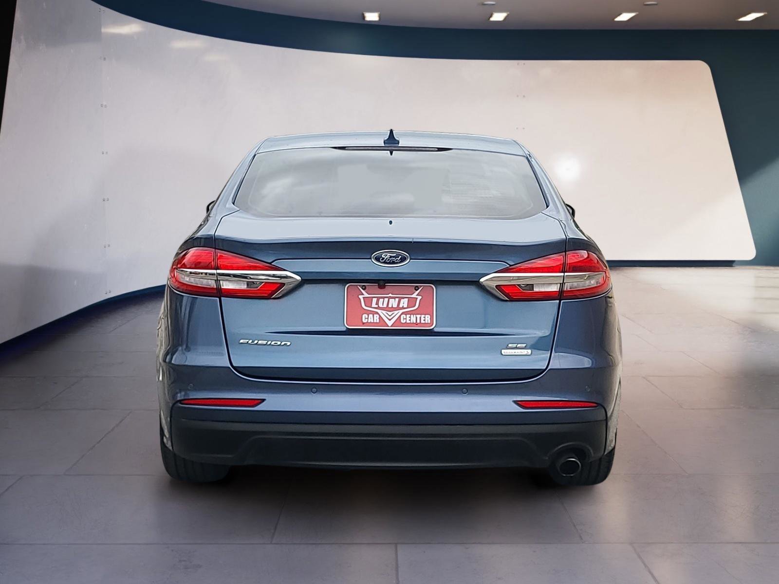 Used 2019 Ford Fusion SE FWD image 4