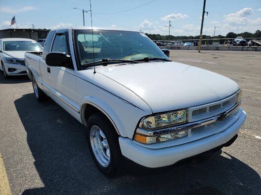 Used 2003 Chevrolet S10 Pickup 2WD Extended Cab w/ Convenience Package image 2