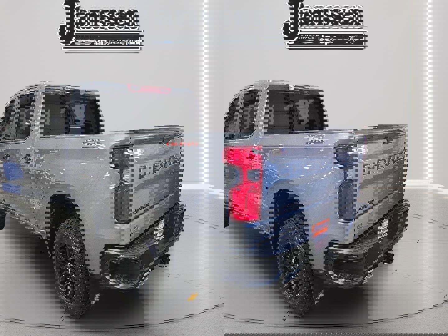 Used 2021 Chevrolet Silverado 1500 LT Trail Boss w/ Convenience Package II image 3