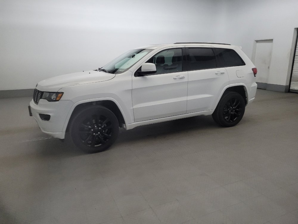 Used 2019 Jeep Grand Cherokee Altitude image 2