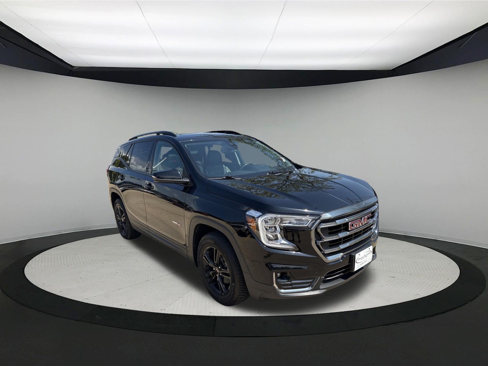Used 2022 GMC Terrain AT4 AWD/4WD image 1